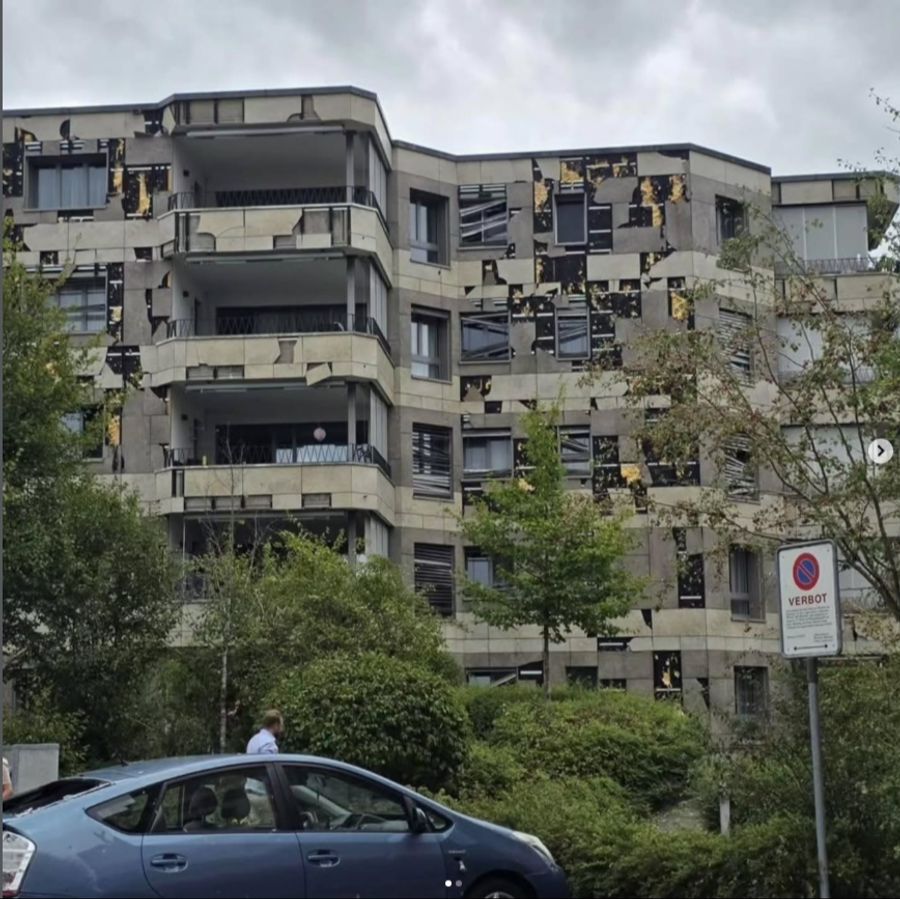 Die Bilder einer Hausfassade aus Winterthur zeigen die Wucht des Unwetters.
