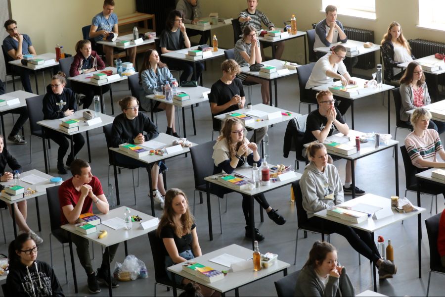 Vor zwei Gerichten ist er mit der Forderung einer Neubewertung des Abiturs bereits gescheitert.