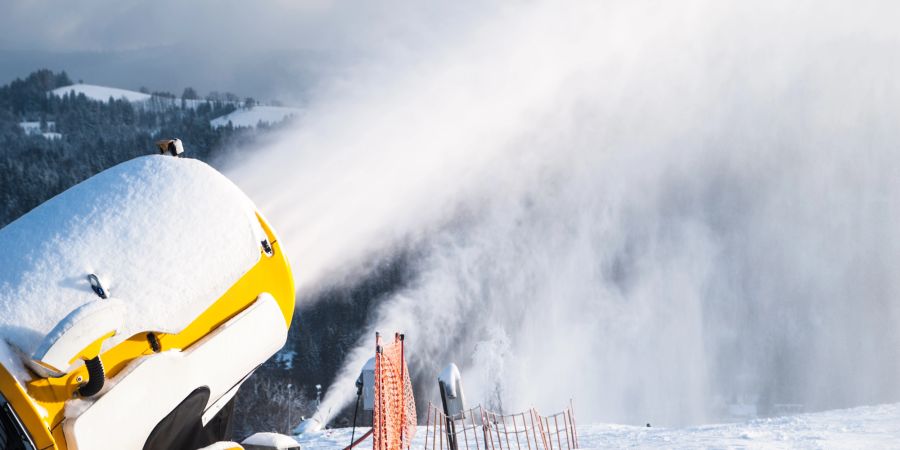 Schneekanone Beschneiung Schnee Loipe