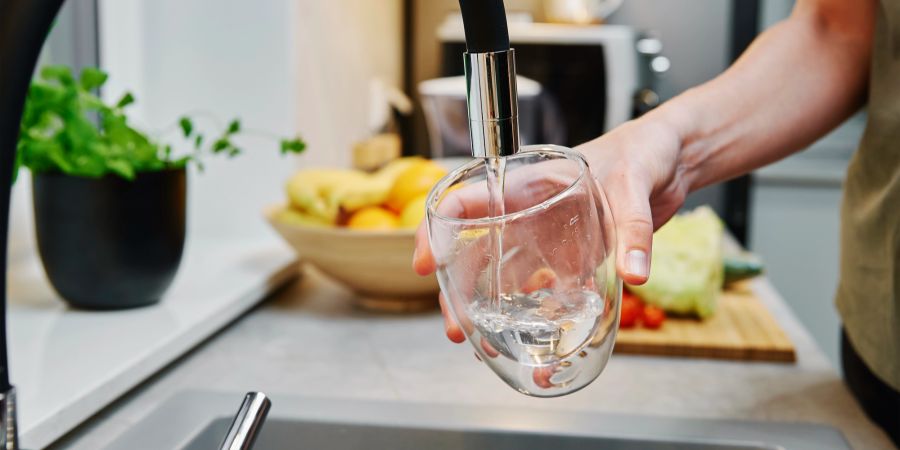 Trinkwasser Glas Wasserversorgung Kúche