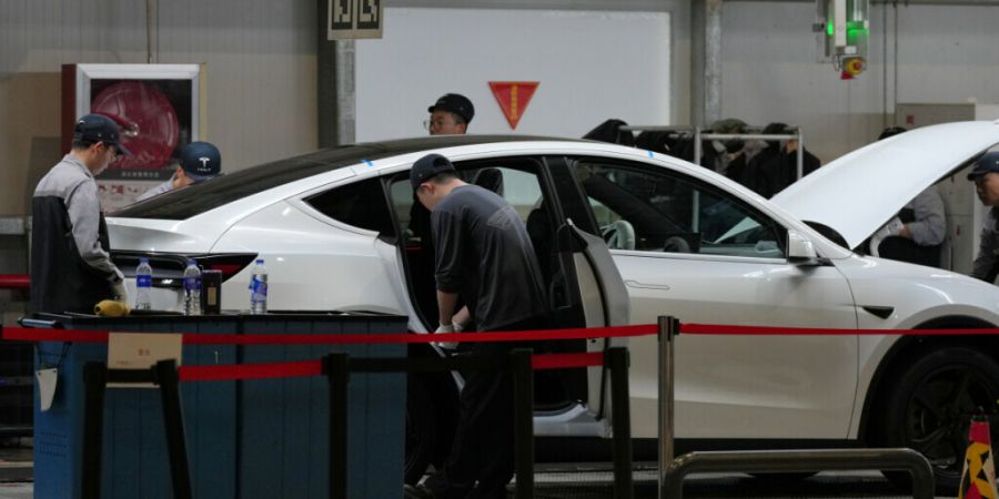 Der E-Auto-Produzent Tesla will in China Sicherheitsprobleme rund um versenkbare Türgriffe ausräumen. (Archivbild)