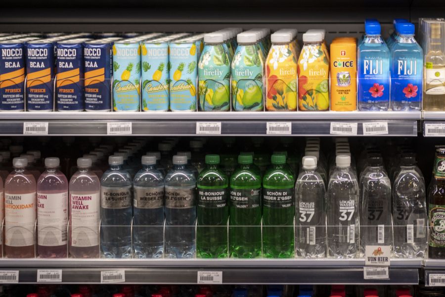 Lidl zieht mit Coop und Migros gleich und gekühlte Glasflaschen soll es an der Street Parade nicht geben.
