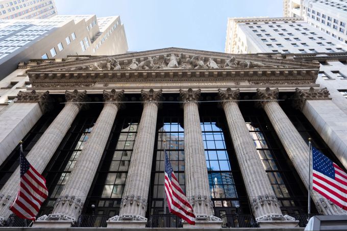Auch Optimisten unter den Anlegern haben derzeit die Hoffnung auf Besserung verloren und wollen ihre Aktien loswerden. US-Börsen weiter auf Talfahrt - Dow startet mit Minus
