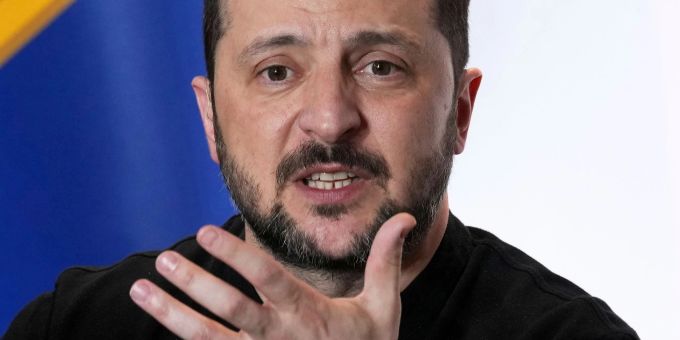 Der ukrainische Präsident Selensky erhebt den Vorwurf, dass auch Chinesen an der russischen Invasion beteiligt seien. (Archivbild) Aurelien Morissard/AP/dpa Wolodymyr Selenskyj