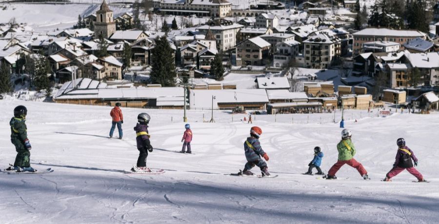 Doch auch Skifahren scheint wieder beliebter zu werden – Ski-Lektionen für Kids werden ebenfalls leicht häufiger nachgefragt. (Archivbild)