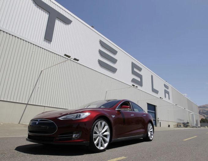 Der Autobauer Tesla hat aktuell weltweit mit Absatzproblemen zu kämpren. Tesla