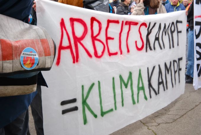 Klimastreik Schweiz setzt sich für den Erhalt der Stahlwerke in Gerlafingen und Emmenbrücke ein. Klimastreik Schweiz