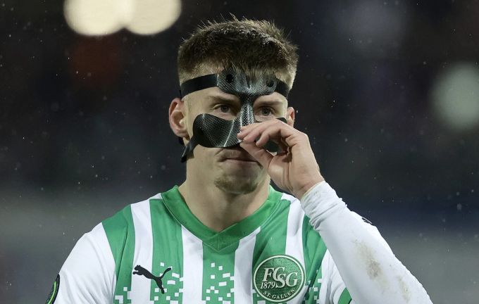 Christian Witzig vom FC St.Gallen lief in Heidenheim mit Maske auf. FC St.Gallen