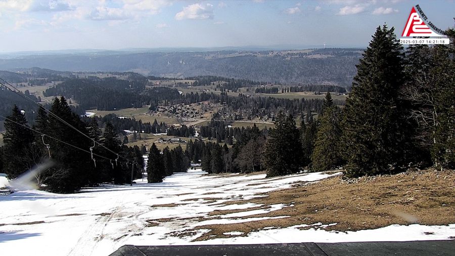 Das Skigebiet Bugnenets-Savagnières im Neuenburger Jura. Wo einst Didier Cuche das Skifahren lernte, ist Anfang März kein Betrieb mehr möglich.