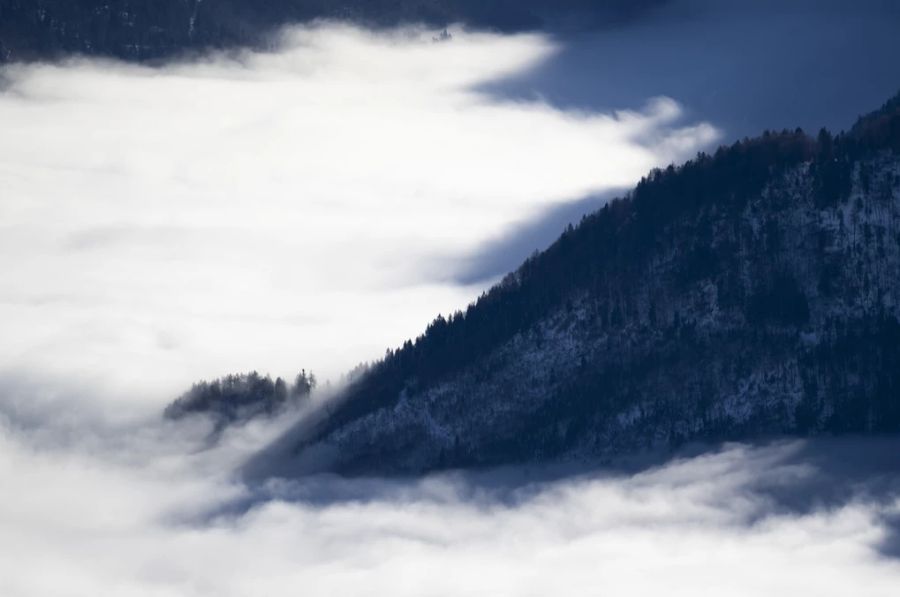 Ein Nebelmeer, fotografiert vom Niederhorn aus.