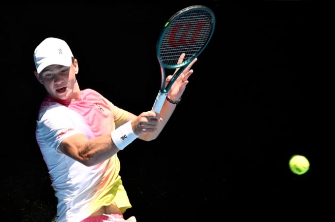 Henry Bernet schreibt an den Australian Open Schweizer Tennisgeschichte. Australian Open Henry Bernet