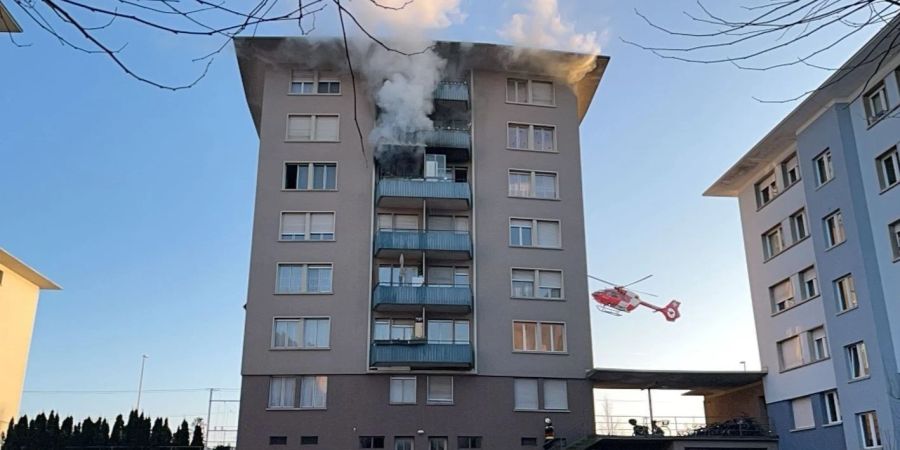 Brand in Mehrfamilienhaus.