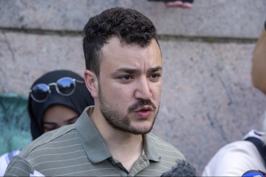 Mahmoud Khalil vor seiner Inhaftierung bei einem pro-palästinensischen Protest auf dem Campus der Columbia-Universität im April 2024.