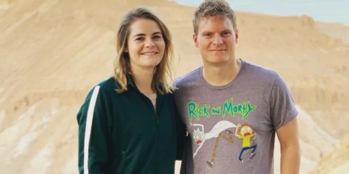 Hazel Brugger ist mit ihrem Partner Thomas Spitzer und den zwei gemeinsamen Kindern in Deutschland wohnhaft. Hazel Brugger