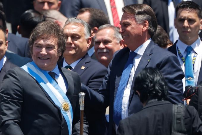 Unter anderem werden Xavier Milei, Victor Orbán und Jair Bolsonaro zur Inauguration von Donald Trump erwartet. (Archivbild) US Präsident Milei Bolsonaro