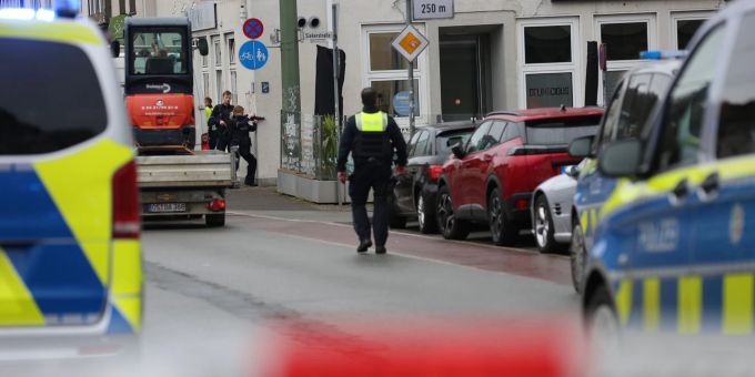 Nach Schüssen am Landgericht in Bielefeld ist die Polizei im Grosseinsatz. Bielefeld