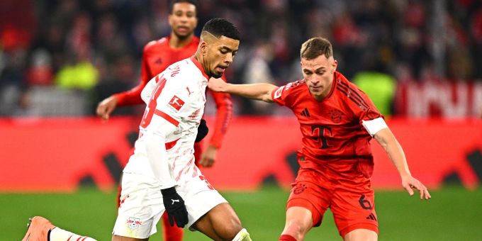 Joshua Kimmich (r) schickt seinem verletzten Kumpel Benjamin Henrichs einen Döner ins Spital. Benjamin Henrichs Joshua Kimmich