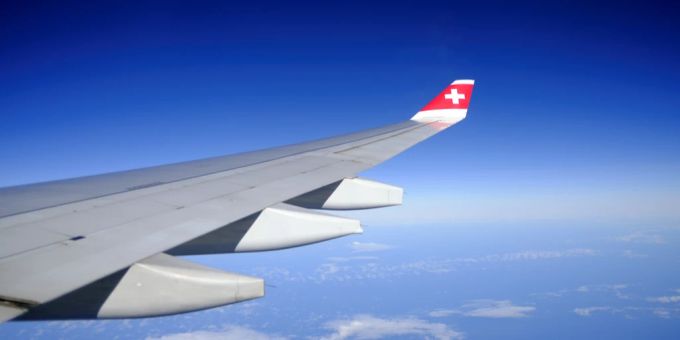 wing of swiss airbus