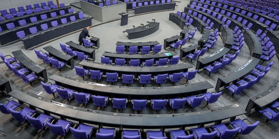 Einer aktuellen Umfrage zufolge gibt es bei den Zustimmungswerten der Parteien derzeit kaum Veränderungen. (Archivbild)