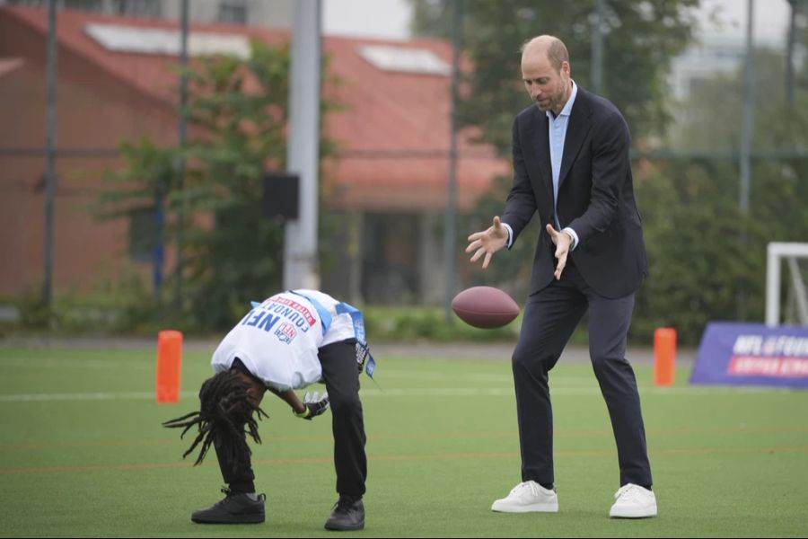 Prinz William trägt Sneaker – das gefällt den Fans.