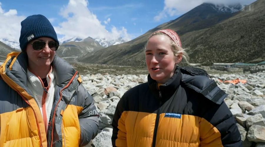 Die Touristinnen erzählen, dass sie ausgelaugt seien und darum einen Helikopter bestellten.