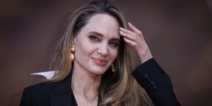 Hat Angelina Jolie ihr neues Liebesglück gefunden? Angelina Jolie Akala
