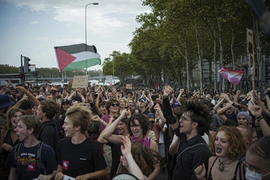 Vor allem junge Menschen sind bei den Protesten auf Frankreichs Strassen zu sehen.