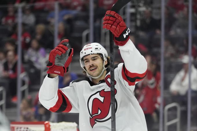 Nico Hischier kann die Niederlage der Devils trotz Tor nicht verhindern. NHL
