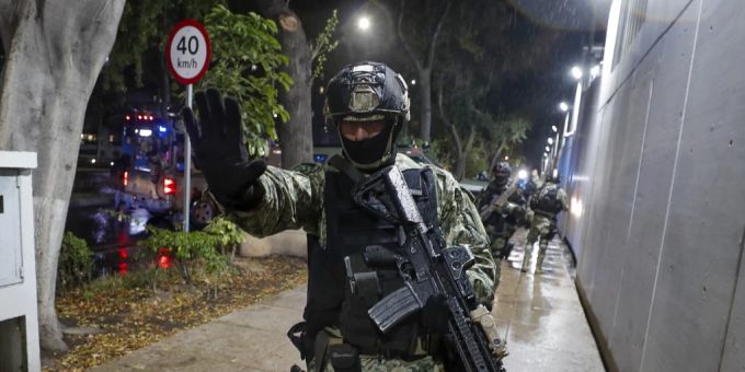 Bewaffnete Soldaten in der mexikanischen Stadt Culiacan. Mexiko