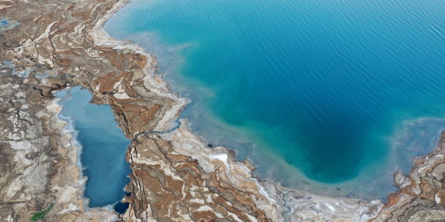 Forscher entdecken meterhohe Schlote im Toten Meer (Archivbild).