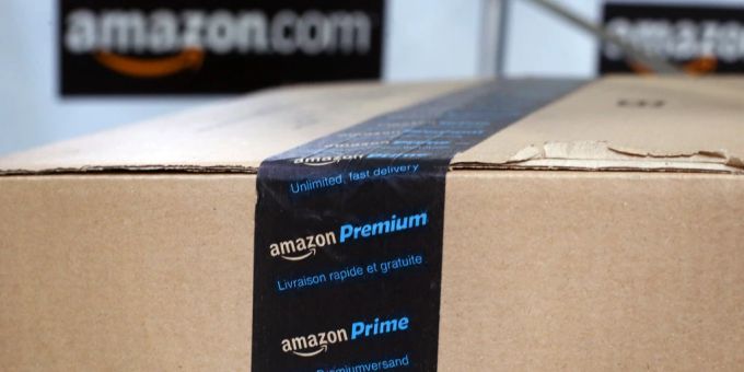 Mit der neuen Anpassung will Amazon den Rücksendeprozess für voluminöse Artikel vereinfachen. (Symbolbild) amazon