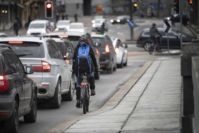 Pro Velo sieht für Velofahrende in Bern noch zu viel Gefahrenpotenzial. (Archivbild) Velofahrer Bern Kritik