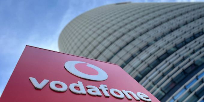 Vodafone droht Ärger. Am Ende des Rechtsstreits könnten Kunden direkt Geld zurückbekommen. vodafone