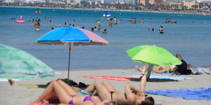 Auf Mallorca ist ein Tourist beim Sturz vom Hotel ums Leben gekommen. (Symbolbild) Auf Mallorca ist ein Tourist beim Sturz vom Hotel ums Leben gekommen.