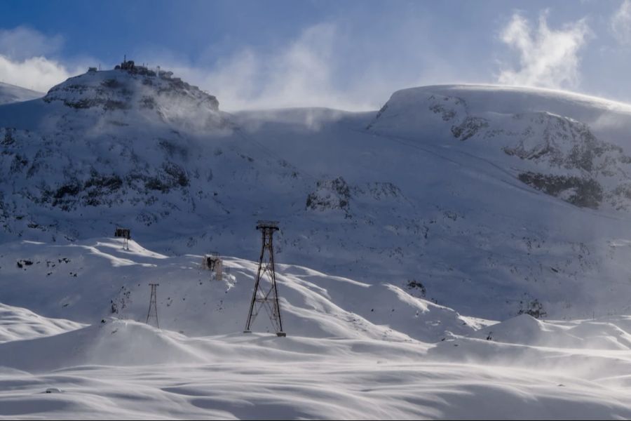 Schneesichere Orte wie Zermatt VS erleben einen starken Zuwachs an Logiernächten.