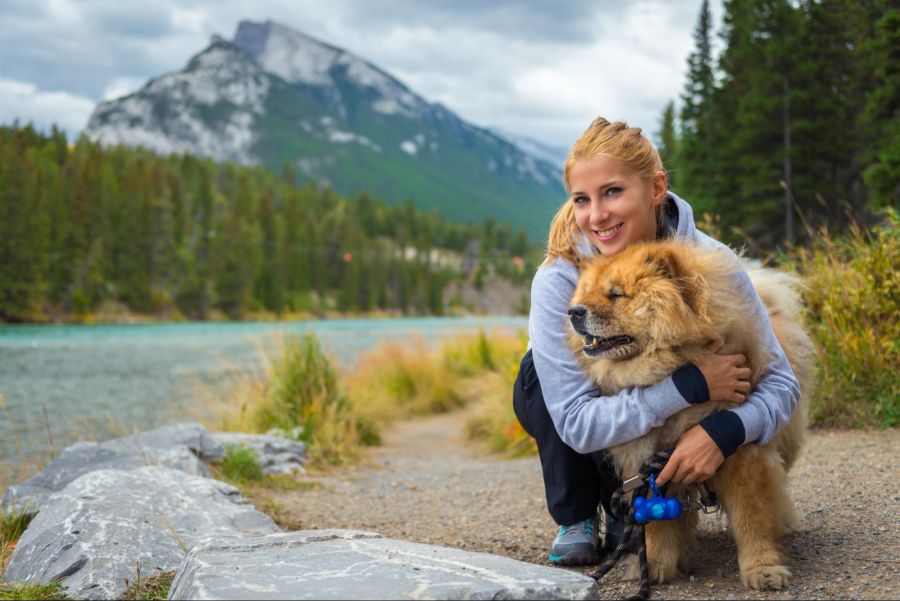 Frau mit Hund