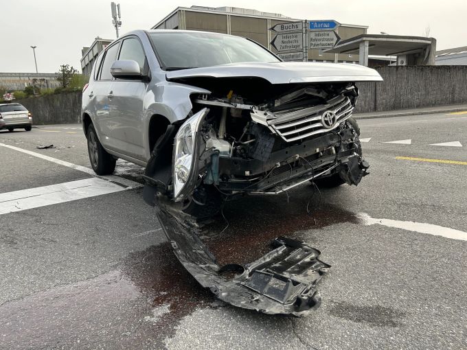 Bei der Kollision entstand ein Sachschaden. Sachschaden nach Unfall