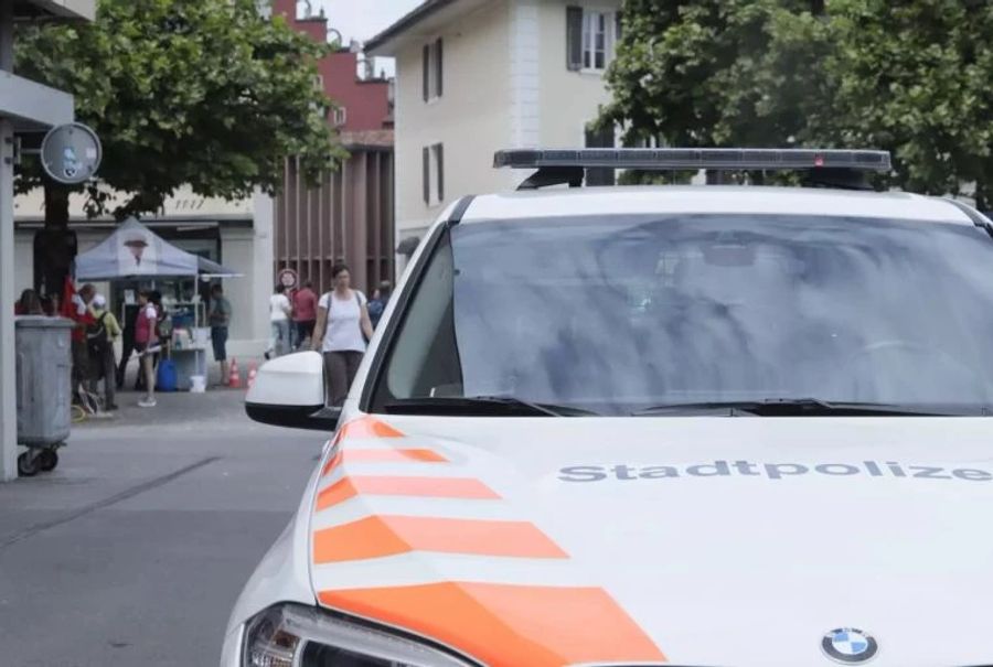 Am Gerät der Stadtpolizei Aarau entstand ein grosser Sachschaden. (Symbolbild)