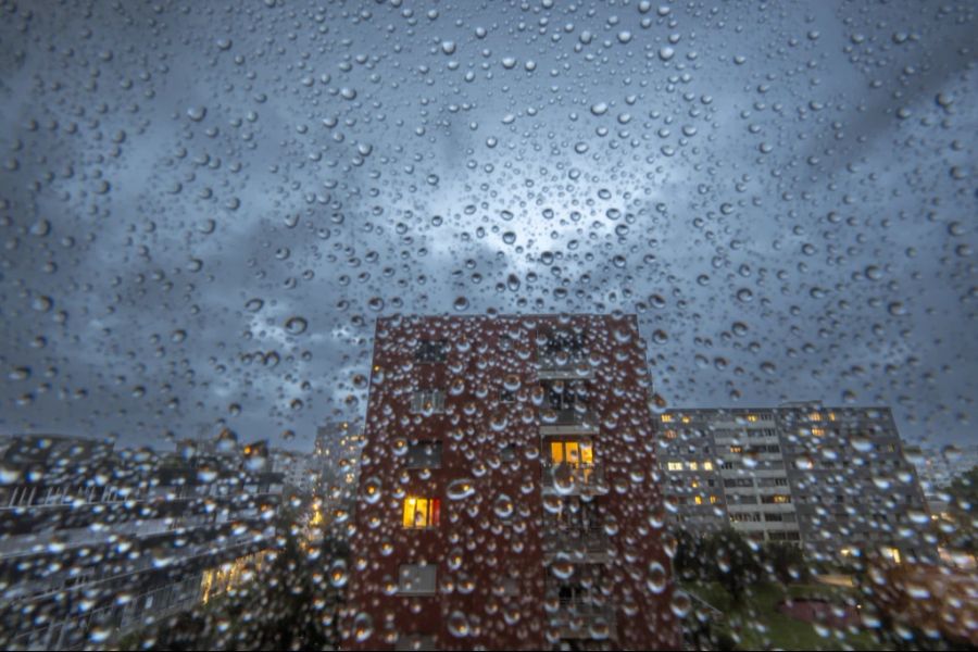 Deutlich kühler wird es am verregneten Sonntag – das Thermometer steigt höchstens auf 23 Grad.