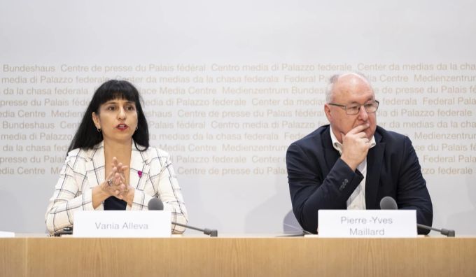 Vania Alleva (l), Präsidentin der Unia, und Pierre-Yves Maillard (r), SP-Ständerat und SGB-Präsident, erläutern an einer Medienkonferenz ihre Gründe für ein Nein zur BVG-Reform. Vania Alleva Pierre-Yves Maillard