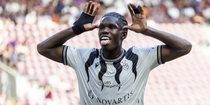 Thierrno Barry, Stürmer beim FC Basel bejubelt sein Tor gegen Servette. Thierno Barry, FC Basel