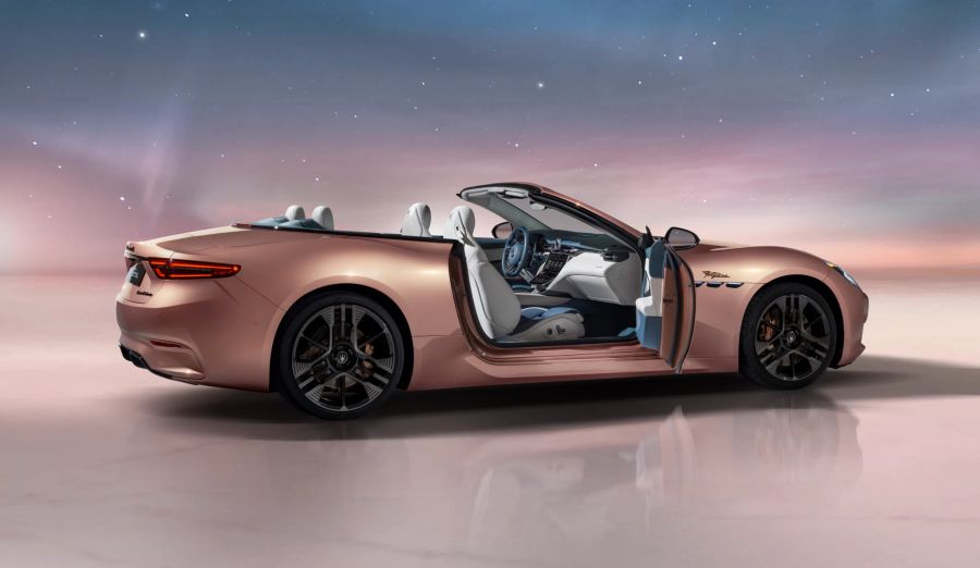 Maserati GranCabrio Folgore von der Seite.