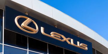 Lexus-Markenname an Autohaus