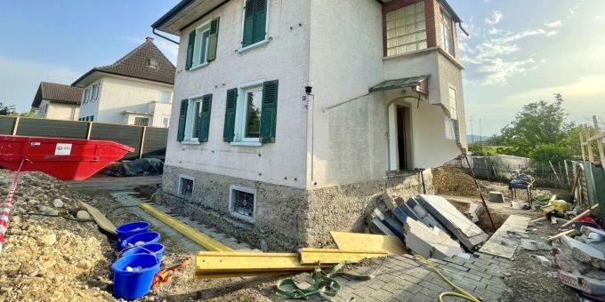 In Pratteln BL - Arbeiter(56) wird eingeklemmt und verletzt