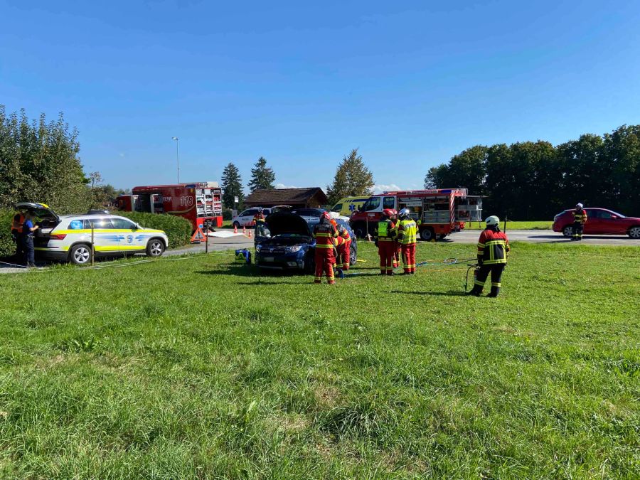 Die PW-Lenkerin musste mit Hilfe der Feuerwehr geborgen werden.