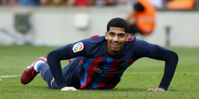 Ronald Araujo vom FC Barcelona muss sich einer Operation unterziehen. Fc Barcelona