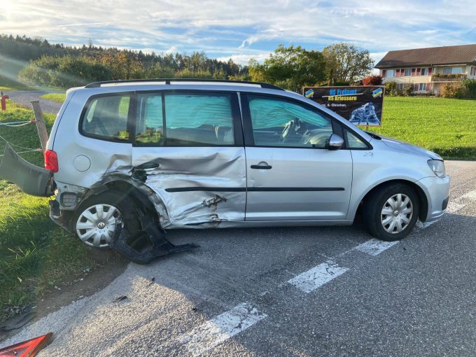 Die beiden Lenker wurden bei der Kollision verletzt Die beiden Lenker wurden bei der Kollision verletzt