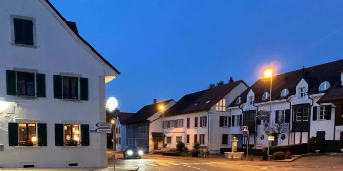 Büsserach: Motorradlenker kollidiert mit Fussgänger