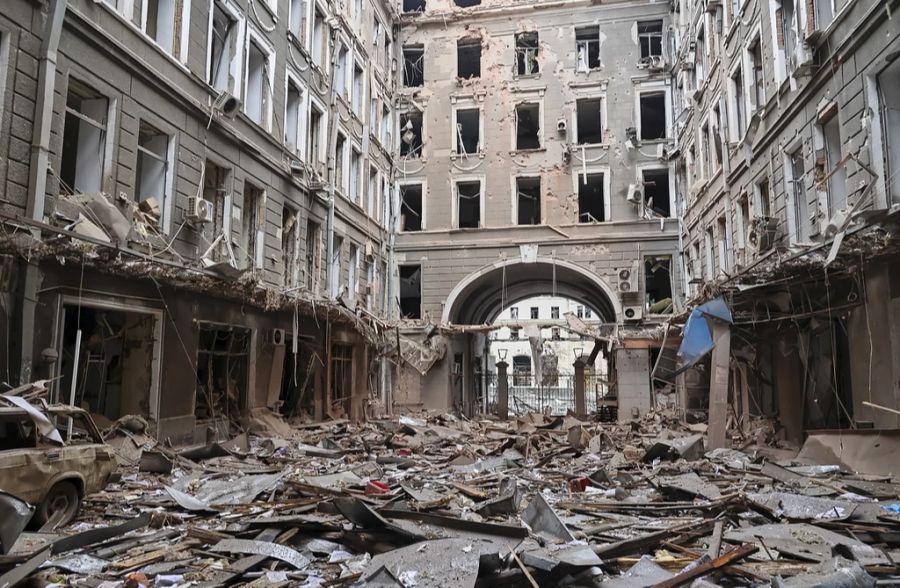 Auch in der nahegelegenen Grossstadt Charkiw herrscht grosse Zerstörung.