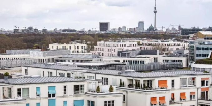 Wohnungen vor dem Berliner Fernsehturm. (Archivbild). Foto: Fabian Sommer/dpa Wohnungen vor dem Berliner Fernsehturm. (Archivbild). Foto: Fabian Sommer/dpa